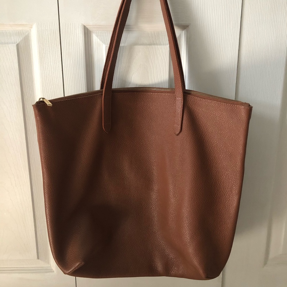 Cuyana Classic Leather Zipper Tote